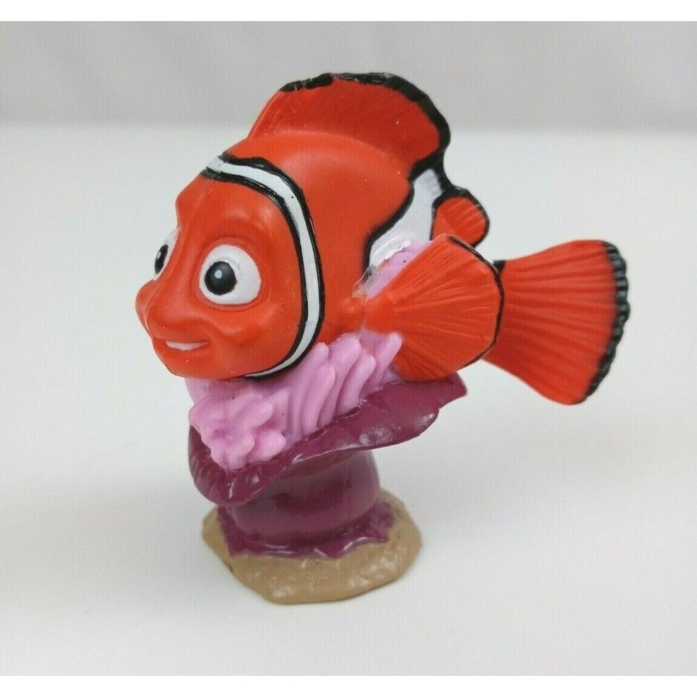 Disney/Pixar Fining Nemo Nemo Sitting On Anemone 2.5" Collectible Figure